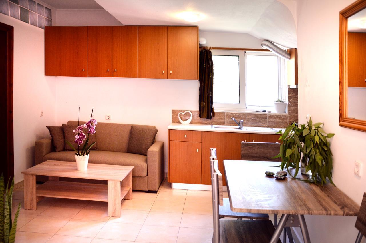 Sky-Line Apartments アファンドウ エクステリア 写真